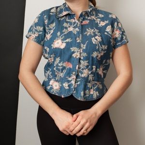 Floral buttoned down crop top